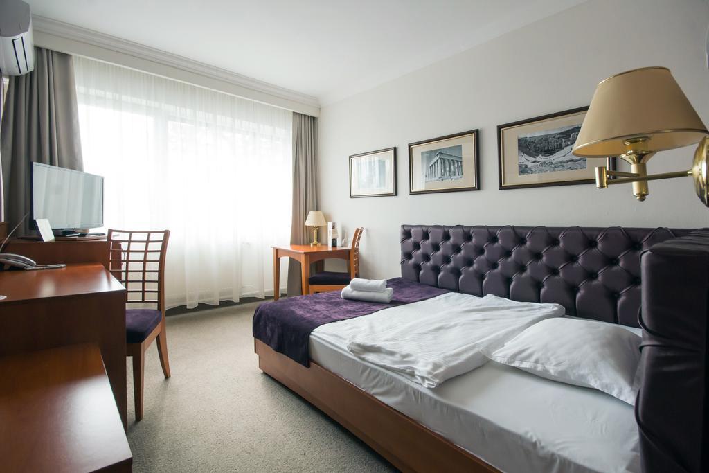 Hotel Europejski Ныса Экстерьер фото